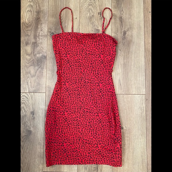 H&M Dresses & Skirts - Bodycon leopard print dress